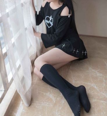 女职员的丝袜 中文字幕