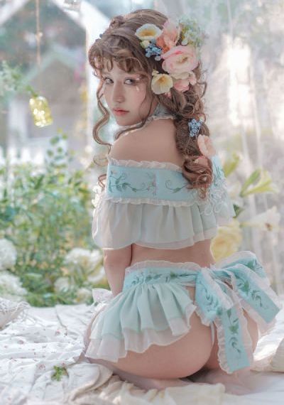 诱人的主妇hd语中字美丽的少妇