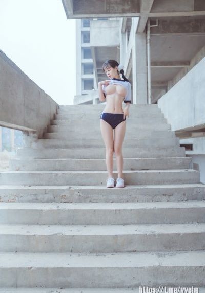 裸体宫女跪侍皇上h
