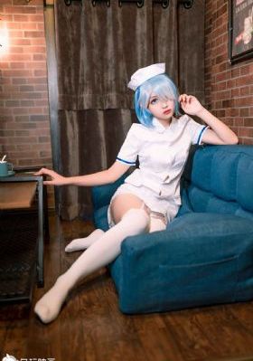 路边摊李采潭
