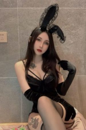 总裁撅着光屁屁被主人打臀缝小说