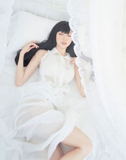 被迫沦为女同学的脚奴