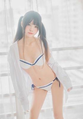 肤如凝脂的安吉拉
