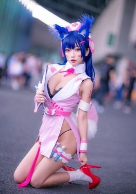 路边摊李采潭