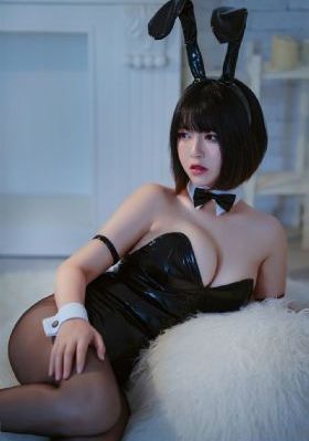 老和尚趴在小嫩尼身播放